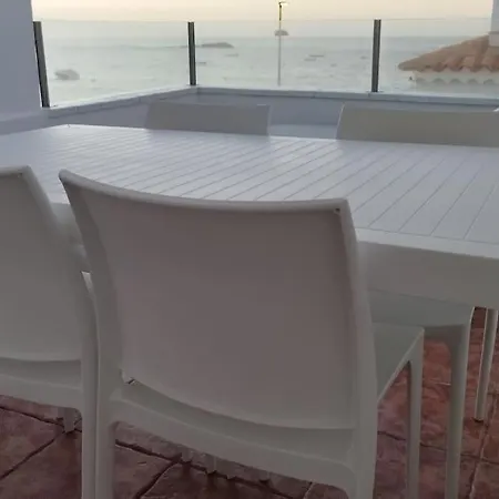 La Caleta Casa Junto Al Mar アパート